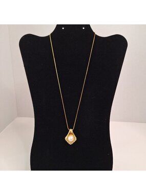 VINTAGE JOAN RIVERS FAUX PEARL AND RHINESTONE TEARDROP SLIDE PENDANT NECKLACE
